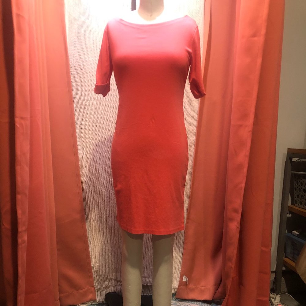 Karen Scott sports dress